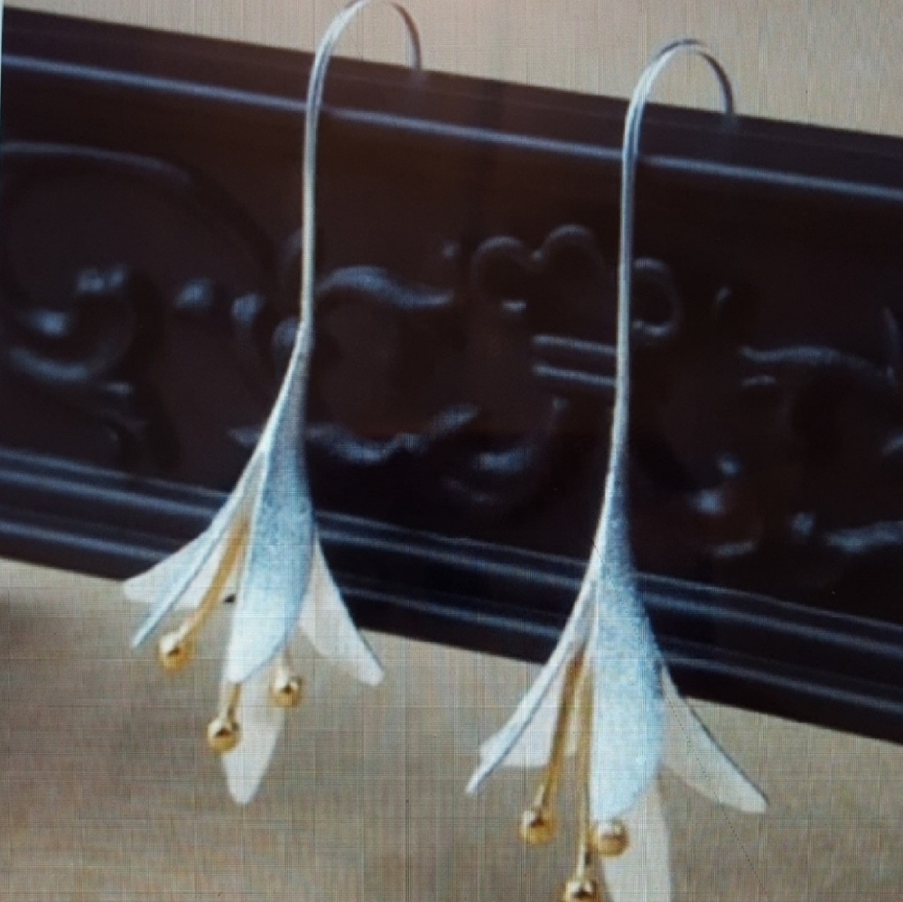 Sterling Silver minimalist flower lily earrings